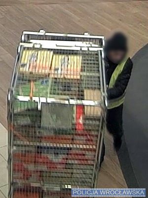 Choć ukradł paletę pełną butów… w dalszą "drogę poszedł boso" [Monitoring]