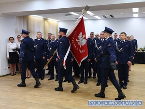 Policjanci podczas uroczystej zbiórki