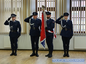 Policjanci podczas uroczystej zbiórki