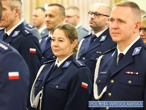 policjanci podczas uroczystej zbiórki