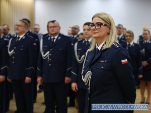 policjanci podczas uroczystej zbiórki