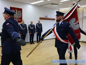 policjanci podczas uroczystej zbiórki