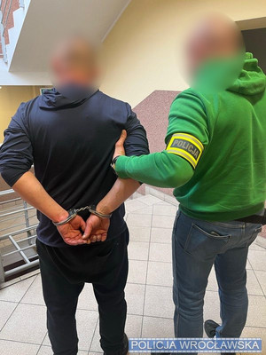 Policjanci zatrzymali grafficiarza, który zniszczył akademiki