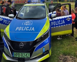 Policja wśród mieszkańców-edukacja podczas pikniku w Żórawinie