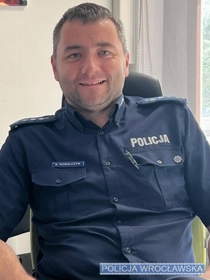 Nietrzeźwy kierowca z sądowym zakazem prowadzenia pojazdów zatrzymany przez policjanta po służbie