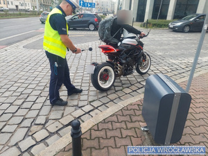 Policjanci sprawdzali poziom hałasu wydawany przez auta i motocykle