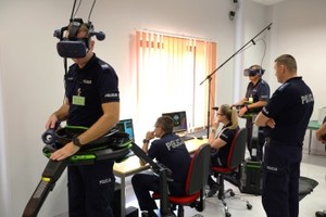 Policjanci ruchu drogowego doskonalili swoje umiejętności na nowatorskim symulatorze