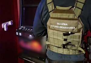 Kolejne działania policjantów i celników zakończone sukcesem w walce z nielegalnymi grami hazardowymi – 2 osoby zatrzymane i 3 zabezpieczone automaty