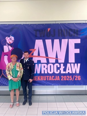 XVIII Dolośląskie Forum Uniwersytetów Trzeciego Wieku pn. "Wymiary bezpieczeństwa seniora" z udziałem wrocławskich policjantów