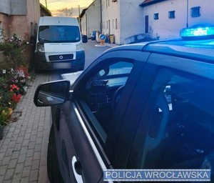 Policjanci z Kątów Wrocławskich odzyskali skradzionego Fiata Ducato i zatrzymali podejrzanego o ten czyn mężczyznę