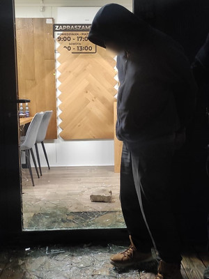 Policjanci z Sobótki zatrzymali sprawcę na gorącym uczynku na terenie gminy Długołęka