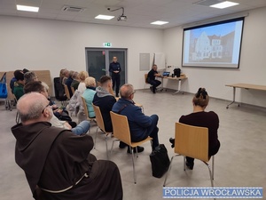 Bezpieczny senior - debata o oszustwach metodą „na wnuczka” i nie tylko