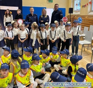 Uroczyste otwarcie Miasteczka Ruchu Drogowego w Czernicy z udziałem wrocławskich policjantów