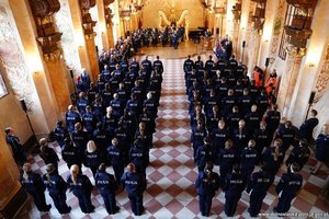 Coraz więcej przyjęć do służby