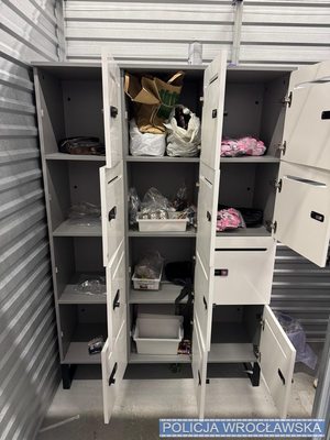 Skrytka nie taka tajna – policjanci zajrzeli tam, gdzie „miał nikt nie zaglądać”