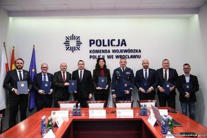 Podpisane porozumienie w sprawie budowy nowoczesnego Centrum Policji przy ul. Poznańskiej we Wrocławiu