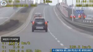 Przekroczył prędkość o 50 km/h -  stracił prawo jazdy [nagranie z policyjnego videorejestratora]