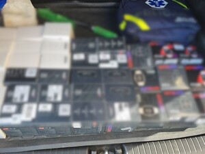 Wrocławscy policjanci zatrzymali dwóch mężczyzn, którzy ukradli ponad 2 tys. zegarków o wartości co najmniej 770 tys. zł