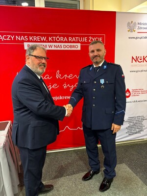 Policjant odznaczony za honorowe krwiodawstwo