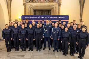 134 nowo przyjętych policjantów garnizonu dolnośląskiego wypowiedziało słowa Roty Ślubowania