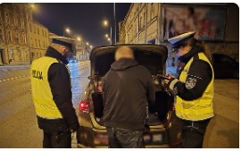 Działania dolnośląskich policjantów weryfikujące legalność przewoźników świadczących usługi transportu osób