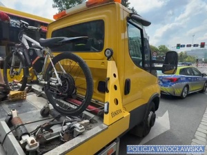 lawetowany rower elektryczny