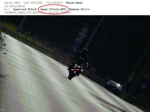 zdjęcie z pomiaru prędkości motocykla
