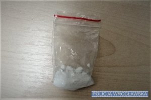 Dwie zatrzymane osoby i ujawniona amfetamina to efekty interwencji wrocławskich policjantów
