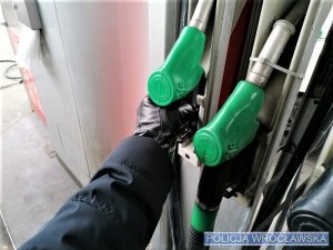 Dwóch mężczyzn zatrzymanych za kradzieże paliwa ze stacji benzynowej