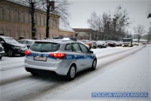 Osoby bezdomne potrzebują naszej pomocy. Podzielmy się ciepłym kocem