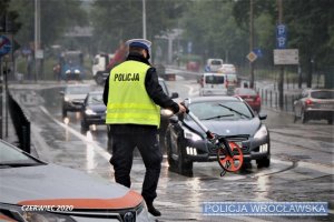 Ponad 1100 praw jazdy zatrzymali w ubiegłym roku wrocławscy policjanci, prowadząc działania na rzecz bezpieczeństwa w ruchu drogowym