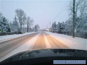 Uwaga na śnieg i poranne oblodzenia na drogach