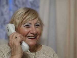 Seniorze! Uważaj na osoby, które przez telefon podają się za członków Twojej rodziny!