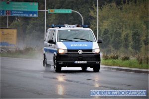 Nietrzeźwy za kierownicą Mercedesa uciekał przed policjantami po Wschodniej Obwodnicy Wrocławia. Teraz czekają go poważne konsekwencje