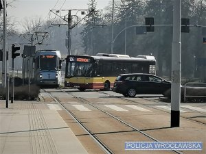 Zdjęcia przedstawiają pojazdy MPK