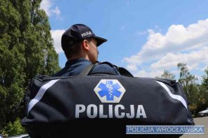 Policjanci pomogli potrzebującej kobiecie