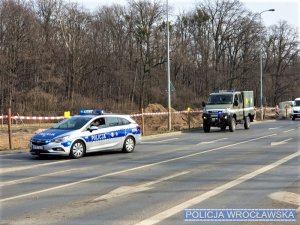 Policjanci zabezpieczali 250-kilogramowy pocisk