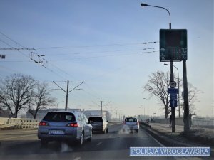 Zdjęcia przedstawiają wrocławskie ulice oraz mocno świecące słońce