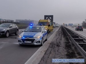 Policyjny radiowóz na autostradzie A-4