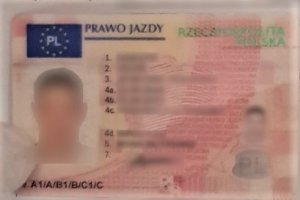 Stracił fałszywe prawo jazdy, które jak uparcie twierdził jest oryginalne, bo zostało mu wydane w jednej ze szkół jazdy