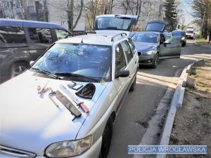 Pościg za nietrzeźwym kierowcą, który miał sądowy zakaz prowadzenia wszelkich pojazdów oraz przedmioty mogące służyć do popełnienia przestępstwa