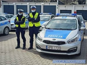 Wrocławscy policjanci uratowali mężczyznę, a dzięki ich natychmiastowej reakcji, w samą porę trafił pod opiekę medyków