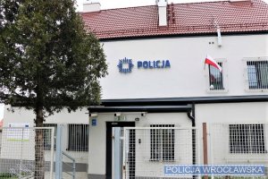 Dzielnicowy wraz z kierownikiem Ogniwa Prewencji Komisariatu Policji w Sobótce zatrzymali nietrzeźwego kierującego z cofniętymi uprawnieniami