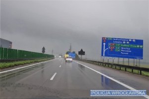 Z trzema promilami w organizmie doprowadził do kolizji na autostradzie A4. Został zatrzymany przez wrocławskich funkcjonariuszy