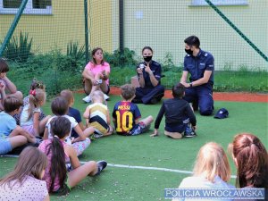 Czy wszyscy ludzie są dobrzy i mają wobec nas dobre zamiary? Dzieci z wrocławskich szkół podstawowych doskonale znają odpowiedź na to pytanie