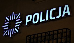 Oszust poszukiwany 5 listami gończymi, zatrzymany przez policjantów z wrocławskiego „PG”