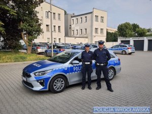 Policjanci, którzy pomogli rodzącej kobiecie