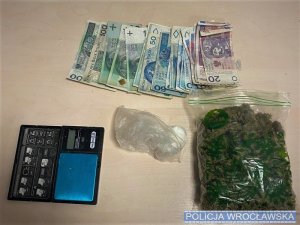 Policjanci z Wrocławia przejęli ponad 600 porcji handlowych narkotyków. W ich posiadaniu był 18-latek z Krzyków