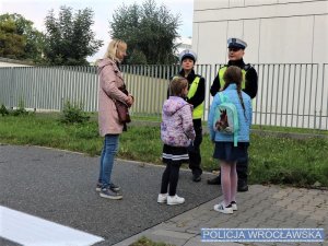 Policjanci biorący udział w akcji Bezpieczna droga do szkoły