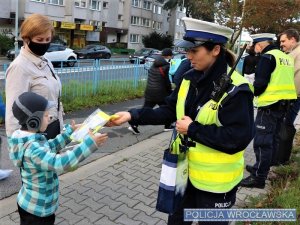 Policjanci biorący udział w akcji Bezpieczna droga do szkoły